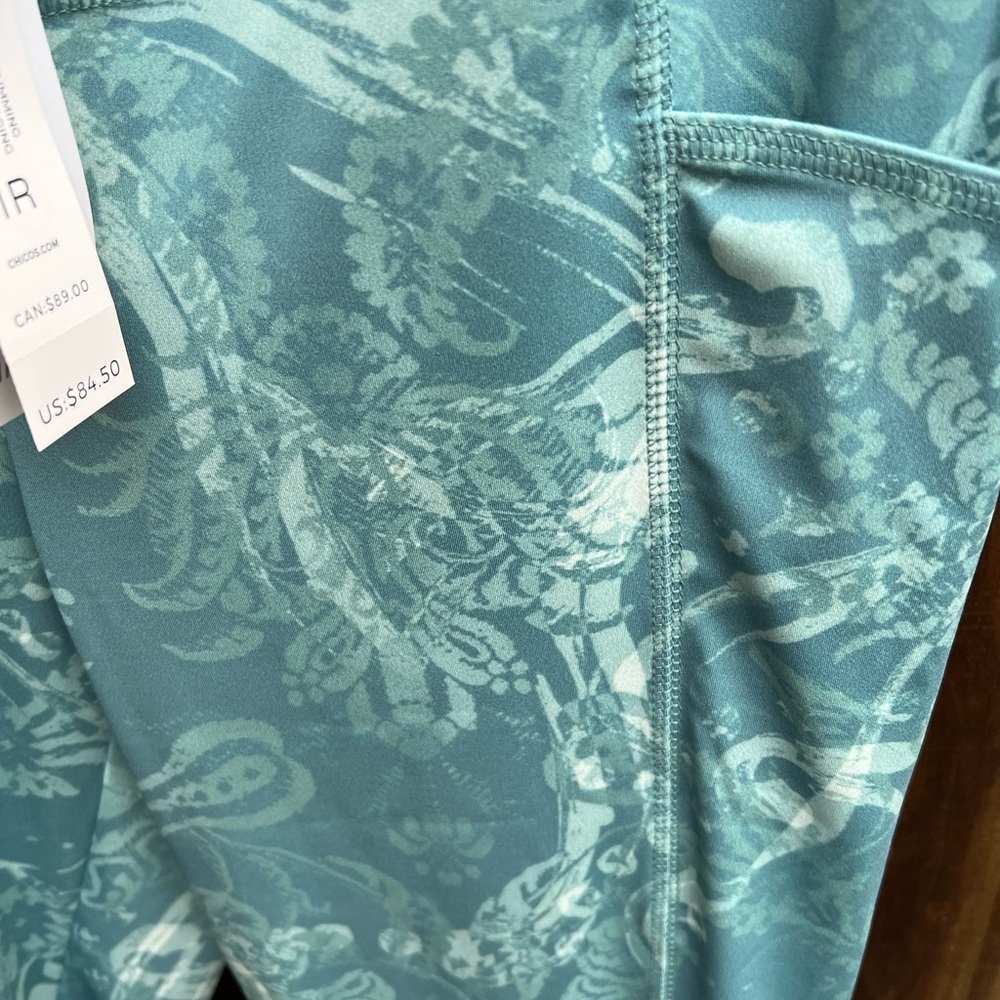 👗Chico's Zenergy Aqua Floral Leggings - Picture 8 of 8